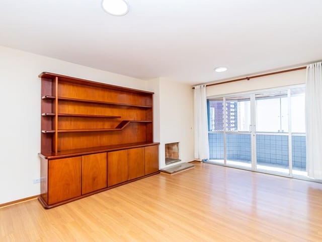Apartamento 3 quartos e 2 banheiros, para alugar, no bairro Água Verde em Curitiba