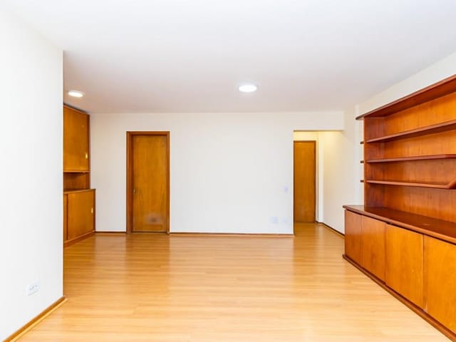 Apartamento 3 quartos e 2 banheiros, para alugar, no bairro Água Verde em Curitiba