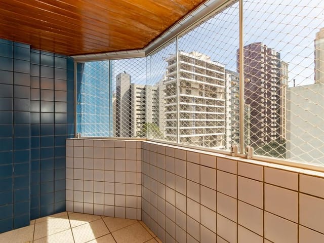 Apartamento 3 quartos e 2 banheiros, para alugar, no bairro Água Verde em Curitiba