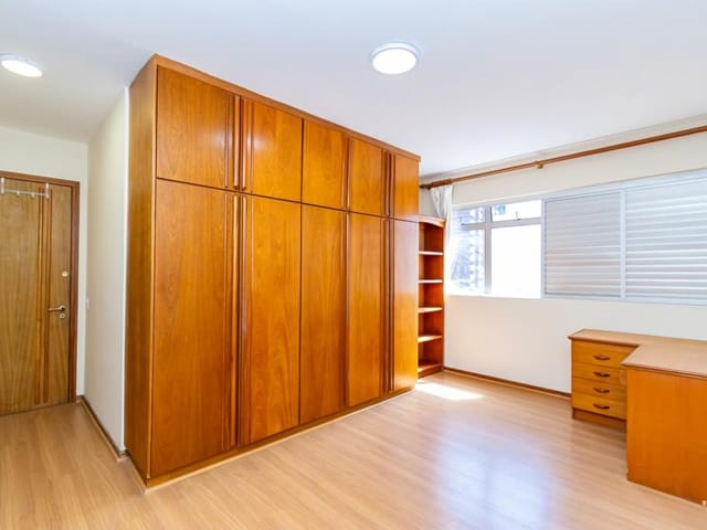 Apartamento 3 quartos e 2 banheiros, para alugar, no bairro Água Verde em Curitiba