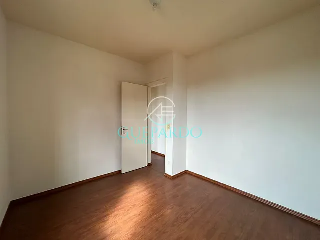 Apartamento com 64m² 3 quartos e 1 banheiro, à venda, no bairro Parque Jamaica em Londrina