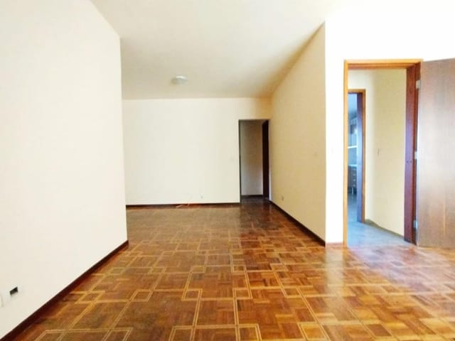 Apartamento 2 quartos e 2 banheiros, para alugar, no bairro São Lourenço em Curitiba