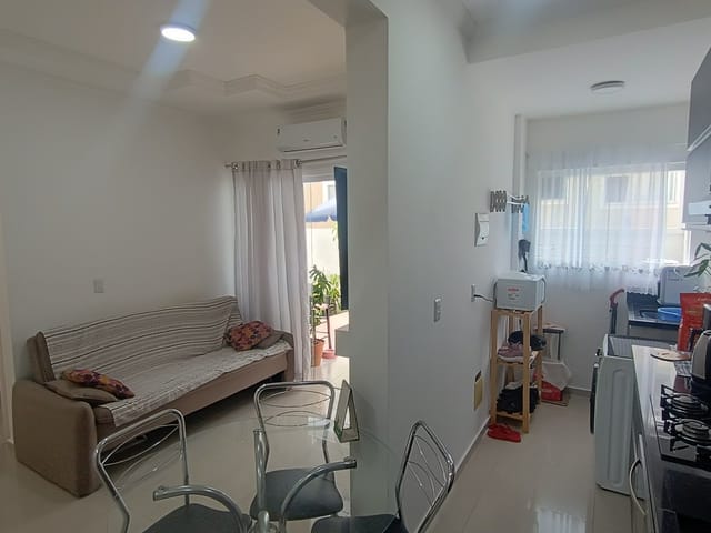 Apartamento 2 quartos e 2 banheiros, à venda, no bairro Ingleses do Rio Vermelho em Florianópolis
