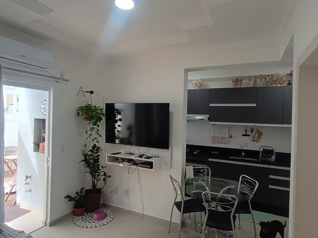 Apartamento 2 quartos e 2 banheiros, à venda, no bairro Ingleses do Rio Vermelho em Florianópolis