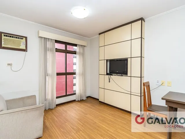 Apartamento 1 quarto e 1 banheiro, para alugar, no bairro Centro em Curitiba