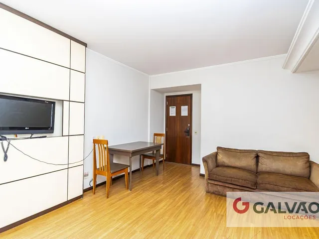 Apartamento 1 quarto e 1 banheiro, para alugar, no bairro Centro em Curitiba