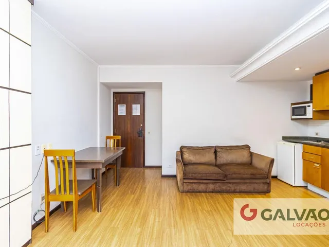 Apartamento 1 quarto e 1 banheiro, para alugar, no bairro Centro em Curitiba