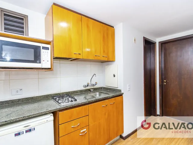 Apartamento 1 quarto e 1 banheiro, para alugar, no bairro Centro em Curitiba