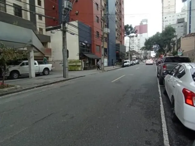 Apartamento 1 quarto e 1 banheiro, para alugar, no bairro Centro em Curitiba