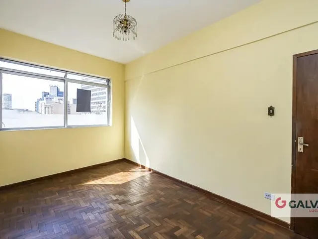 Apartamento 2 quartos e 1 banheiro, para alugar, no bairro Centro em Curitiba