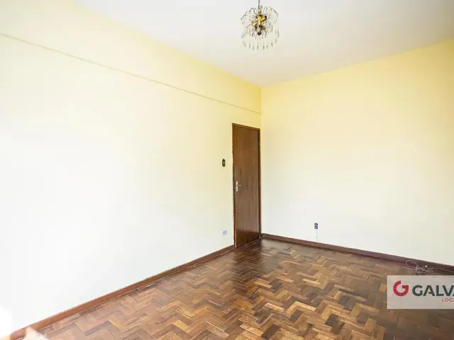 Apartamento 2 quartos e 1 banheiro, para alugar, no bairro Centro em Curitiba