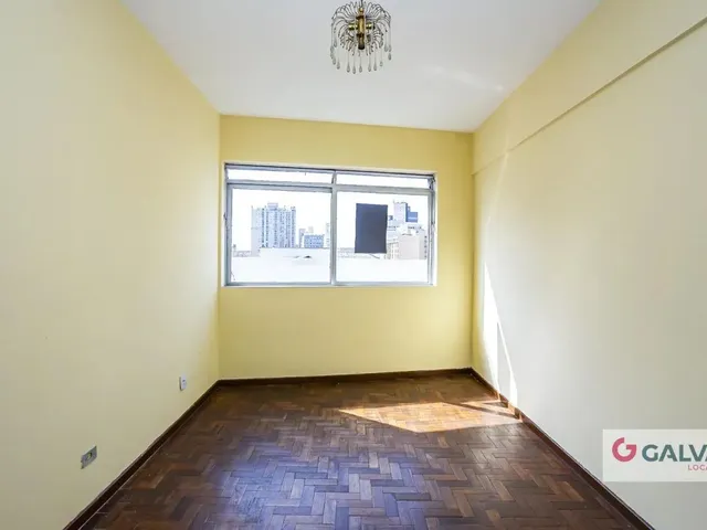 Apartamento 2 quartos e 1 banheiro, para alugar, no bairro Centro em Curitiba