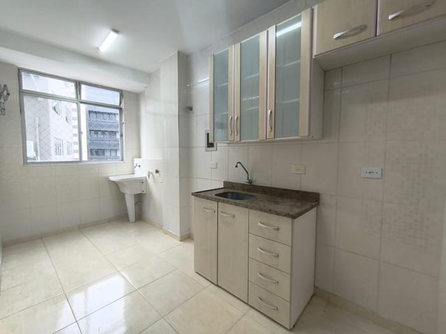 Apartamento 1 quarto e 1 banheiro, para alugar, no bairro Centro em Curitiba