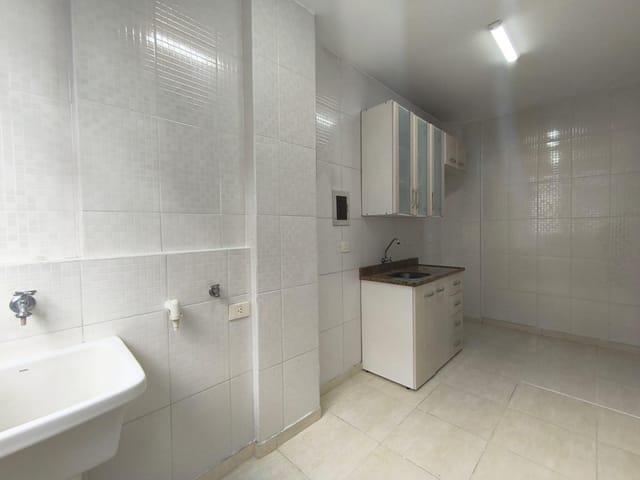 Apartamento 1 quarto e 1 banheiro, para alugar, no bairro Centro em Curitiba