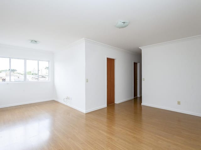 Apartamento 3 quartos e 1 banheiro, à venda, no bairro Campo Comprido em Curitiba