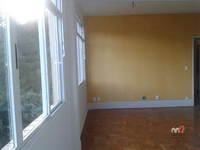 Apartamento 3 quartos e 2 banheiros, à venda, no bairro Duchas em Petrópolis