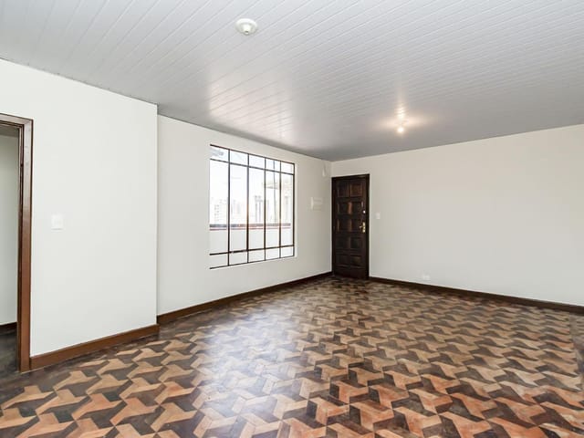 Apartamento 2 quartos e 1 banheiro, à venda, no bairro Centro em Curitiba