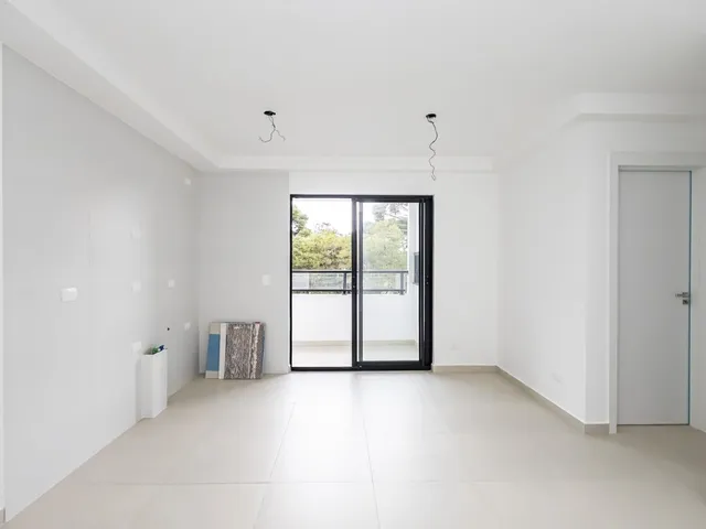 Apartamento 2 quartos e 1 banheiro, à venda, no bairro Campo Comprido em Curitiba