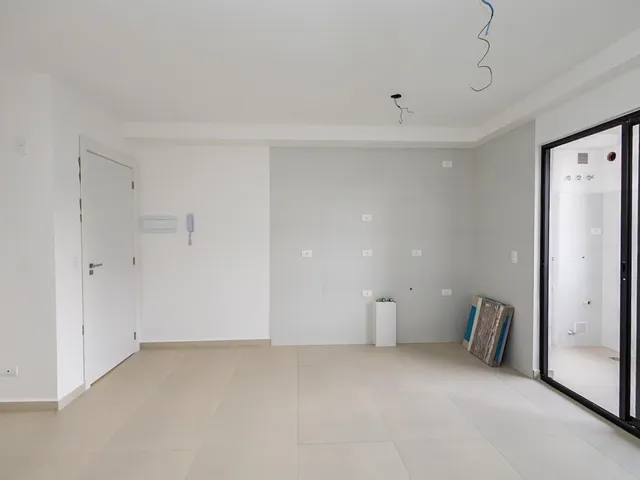 Apartamento 2 quartos e 1 banheiro, à venda, no bairro Campo Comprido em Curitiba