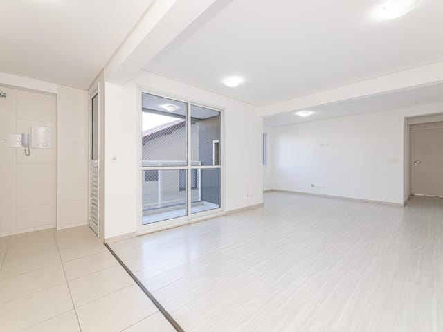Apartamento 2 quartos e 2 banheiros, à venda, no bairro Bacacheri em Curitiba