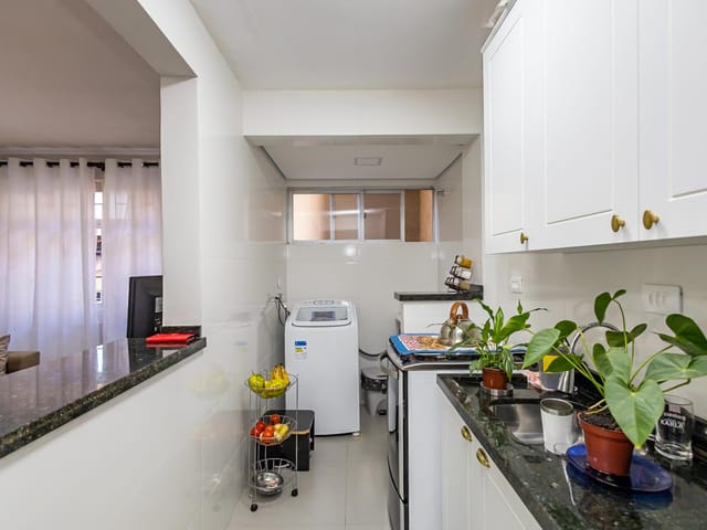 Apartamento 2 quartos e 1 banheiro, à venda, no bairro Campo Comprido em Curitiba