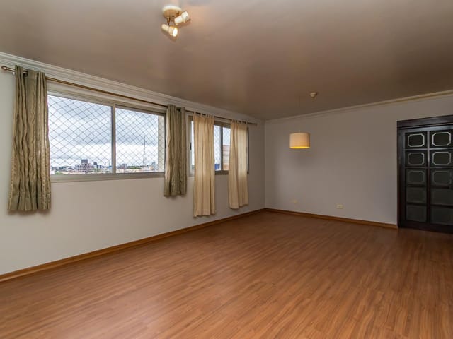Apartamento 3 quartos e 2 banheiros, à venda, no bairro Rebouças em Curitiba