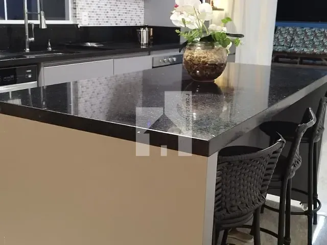 Sobrado com 280m² 3 quartos e 2 banheiros, à venda, no bairro Jardim Promeca em Várzea Paulista