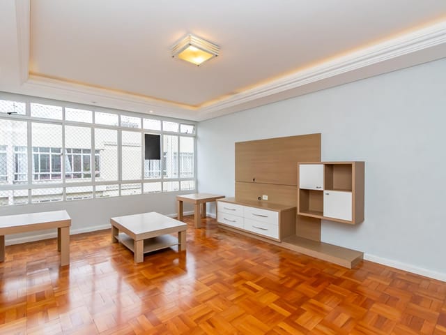 Apartamento 3 quartos e 2 banheiros, à venda, no bairro Mercês em Curitiba