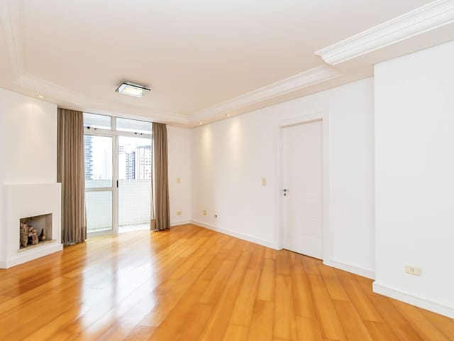 Apartamento 3 quartos e 2 banheiros, à venda, no bairro Batel em Curitiba