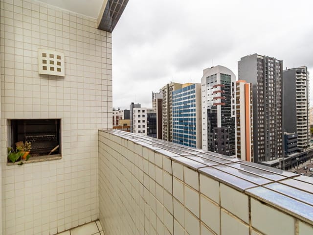 Apartamento 3 quartos e 2 banheiros, à venda, no bairro Batel em Curitiba