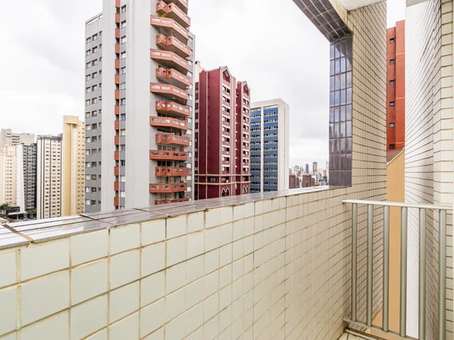 Apartamento 3 quartos e 2 banheiros, à venda, no bairro Batel em Curitiba
