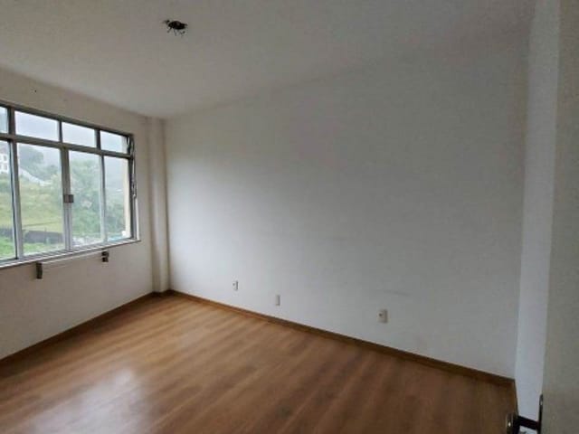 Apartamento 1 quarto e 1 banheiro, à venda, no bairro Coronel Veiga em Petrópolis
