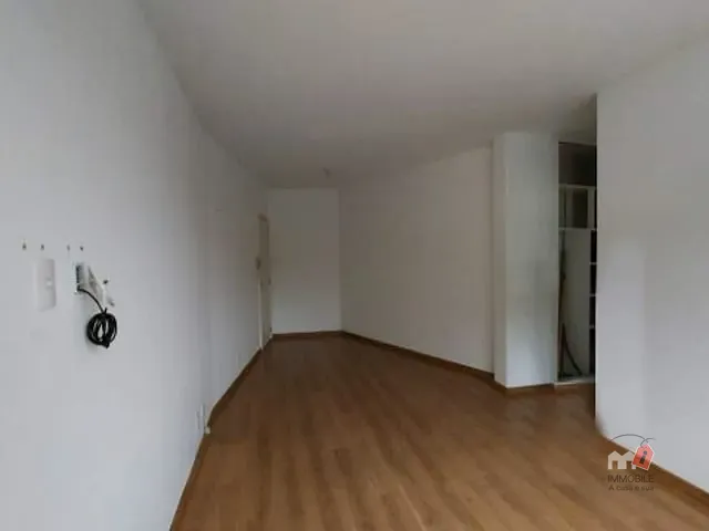 Apartamento 1 quarto e 1 banheiro, à venda, no bairro Coronel Veiga em Petrópolis