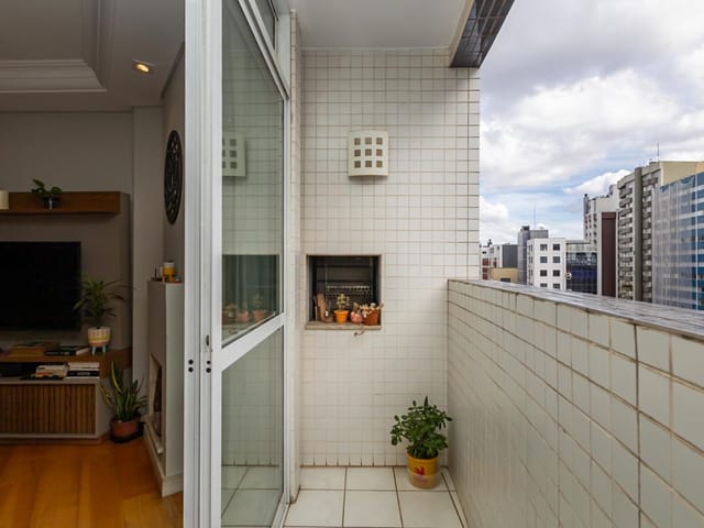 Apartamento 3 quartos e 2 banheiros, à venda, no bairro Batel em Curitiba