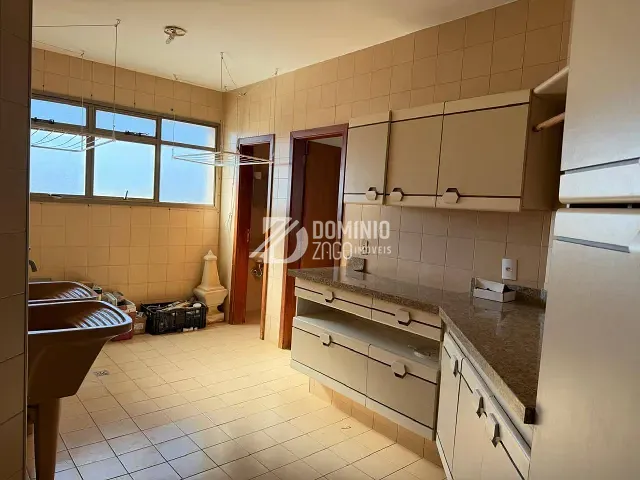 Apartamento 4 quartos e 3 banheiros, para alugar, no bairro Jardim Alexandre Campos em Uberaba