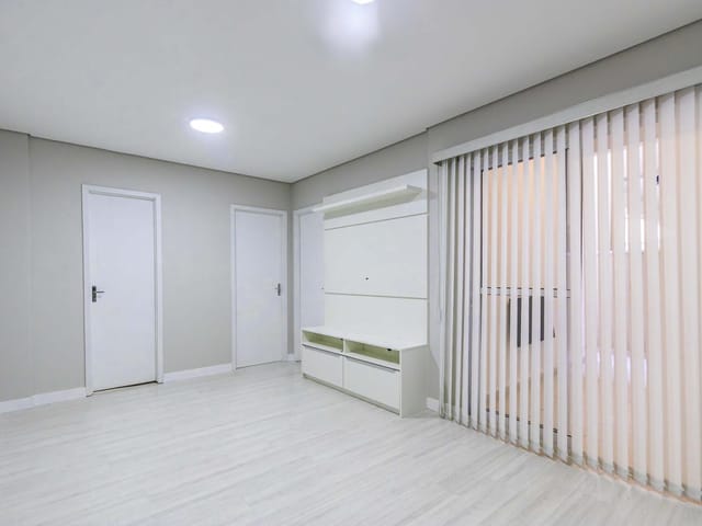 Apartamento 2 quartos e 1 banheiro, à venda, no bairro Capão Raso em Curitiba