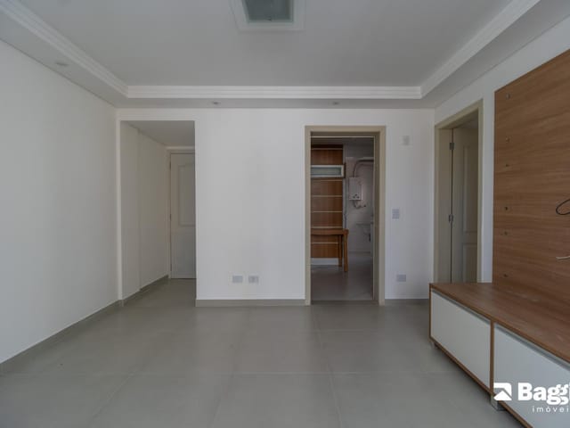 Apartamento 3 quartos e 2 banheiros, à venda, no bairro Campo Comprido em Curitiba