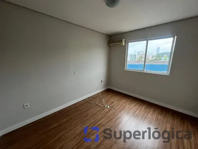 Apartamento com 61m² 2 quartos e 1 banheiro, à venda, no bairro Jardim Iate Clube em Balneário Camboriú