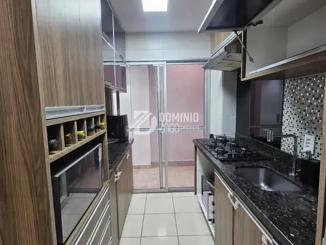 Apartamento 2 quartos e 2 banheiros, à venda, no bairro Lourdes em Uberaba