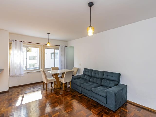 Apartamento 2 quartos e 2 banheiros, à venda, no bairro Centro em Curitiba