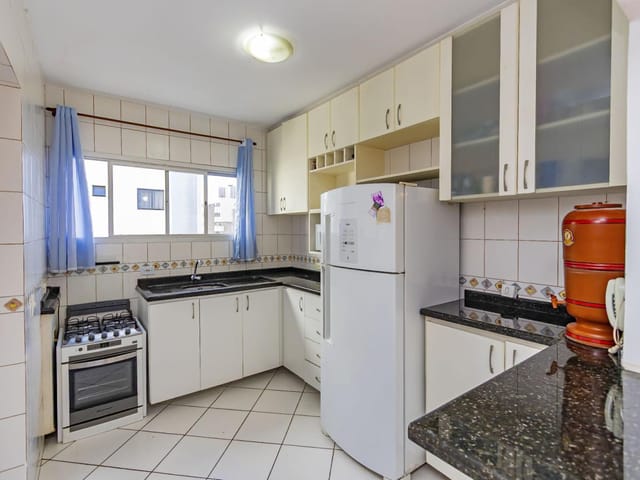 Apartamento 2 quartos e 2 banheiros, à venda, no bairro Centro em Curitiba