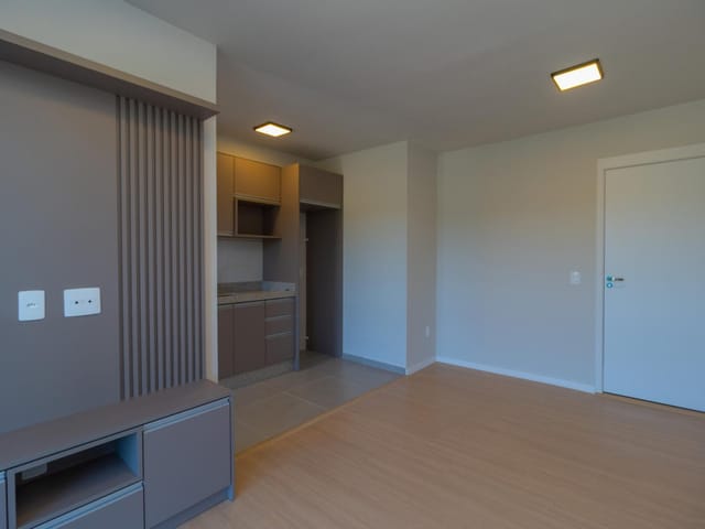 Apartamento 2 quartos e 2 banheiros, à venda, no bairro Campo Comprido em Curitiba