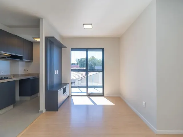 Apartamento 2 quartos e 1 banheiro, à venda, no bairro Campo Comprido em Curitiba