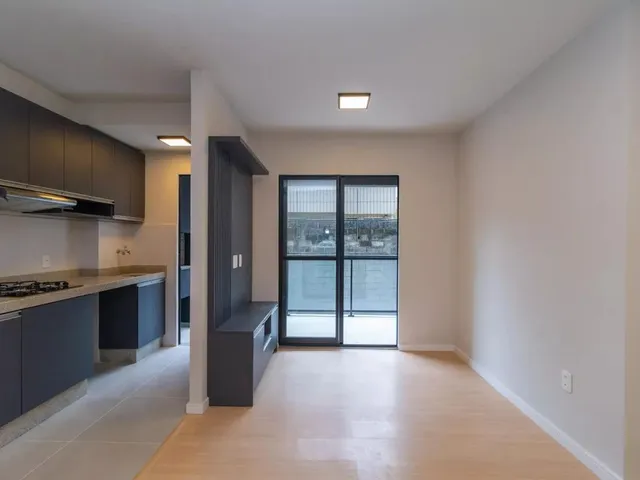 Apartamento 2 quartos e 1 banheiro, à venda, no bairro Campo Comprido em Curitiba