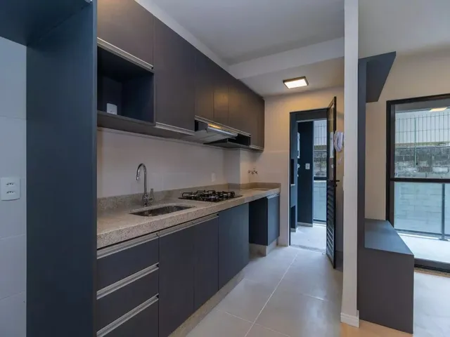 Apartamento 2 quartos e 1 banheiro, à venda, no bairro Campo Comprido em Curitiba
