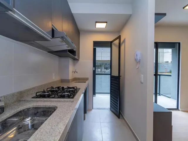 Apartamento 2 quartos e 1 banheiro, à venda, no bairro Campo Comprido em Curitiba