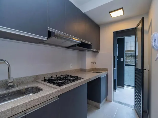Apartamento 2 quartos e 1 banheiro, à venda, no bairro Campo Comprido em Curitiba