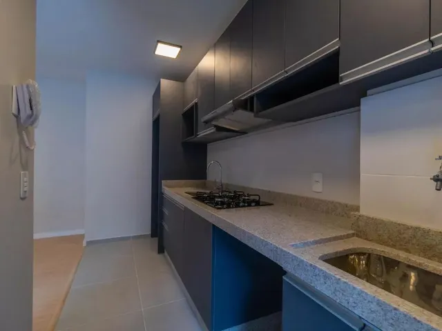 Apartamento 2 quartos e 1 banheiro, à venda, no bairro Campo Comprido em Curitiba