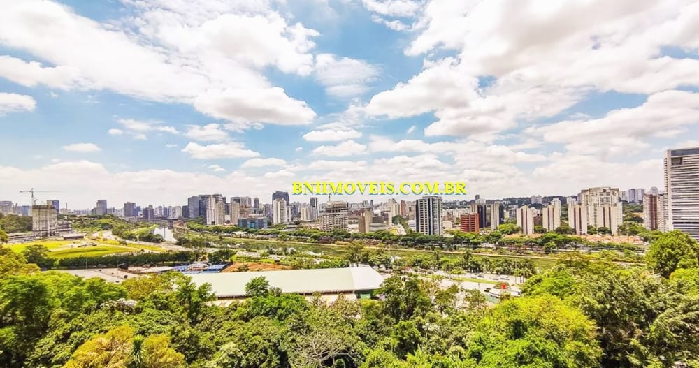 Apartamento à venda com 3 quartos, 250m² - Foto 1
