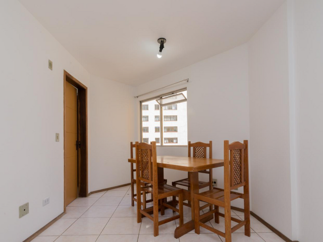 Apartamento 1 quarto e 1 banheiro, à venda, no bairro Cristo Rei em Curitiba